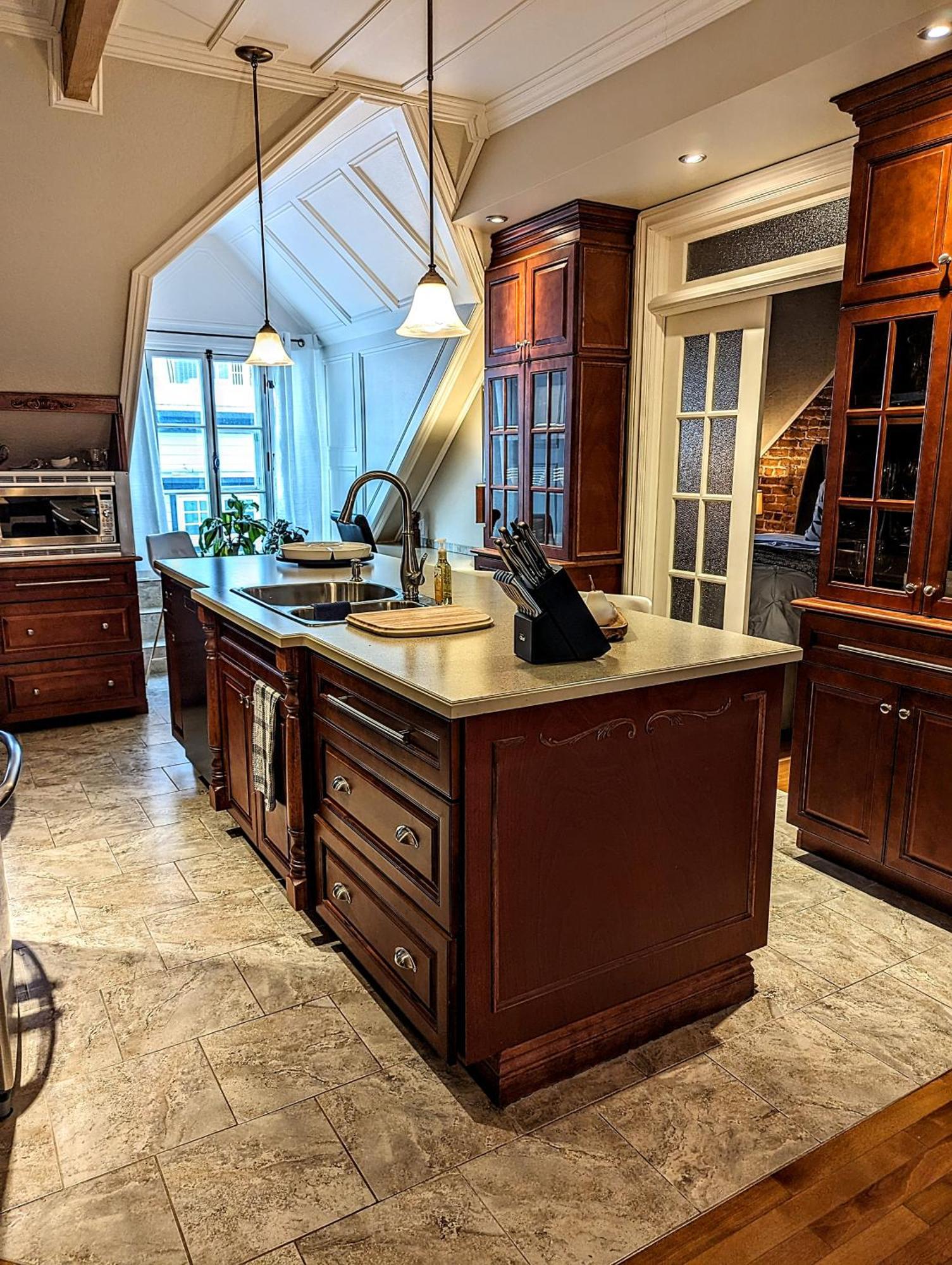 Deluxe Queen Suite,1516295245:JPEG